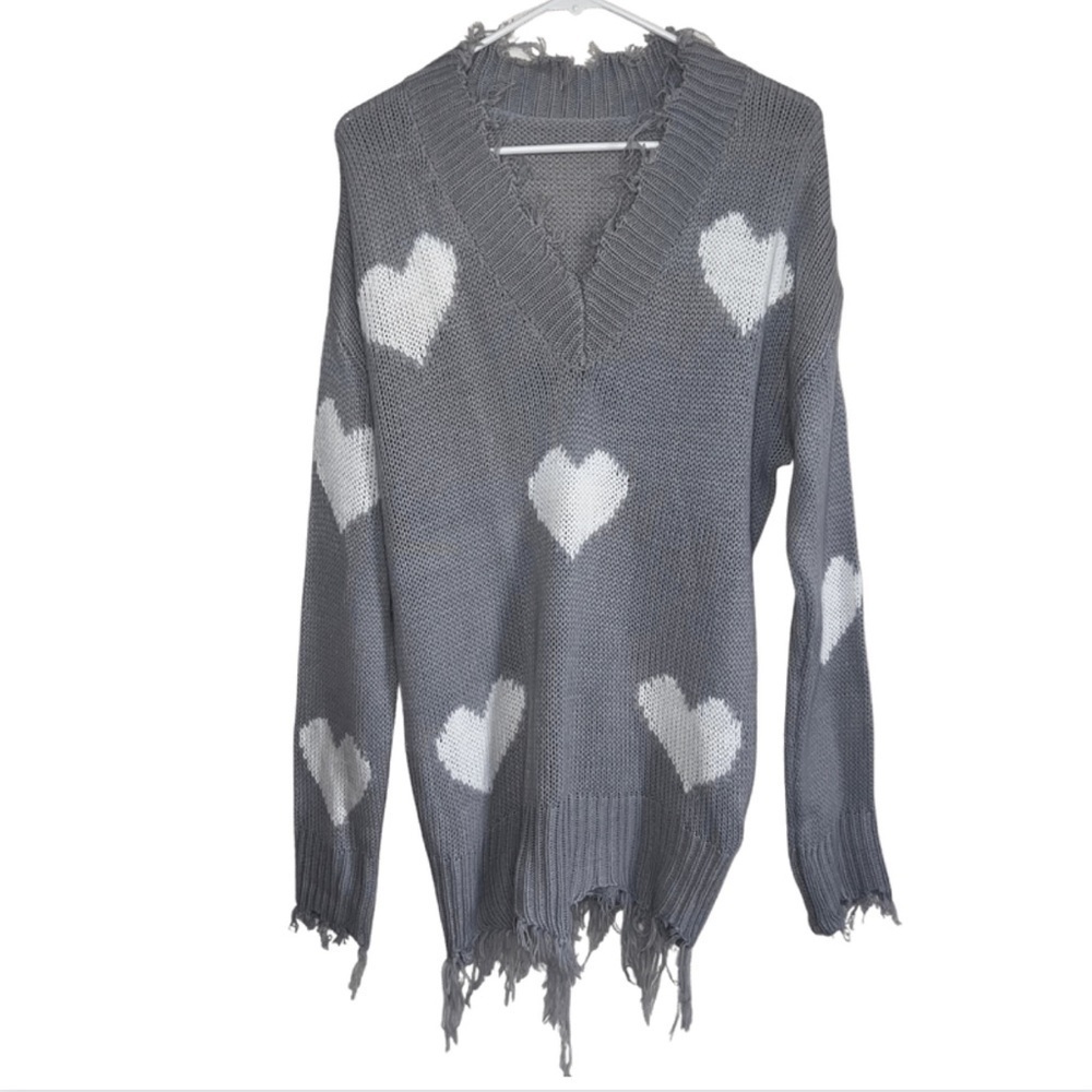 Gray V-neck Distressed Heart Sweater Fringe Jagged Hem Size Large